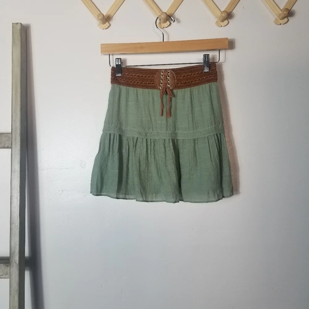 B WEAR GIRL SAGE GREEN SKIRT WITH BROWN STRETCHY BAND SIZE MEDIUM 10/12